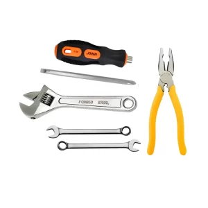 Kit de carretera con herramientas básicas como destornillador, alicate, llave expansiva, llaves mixtas